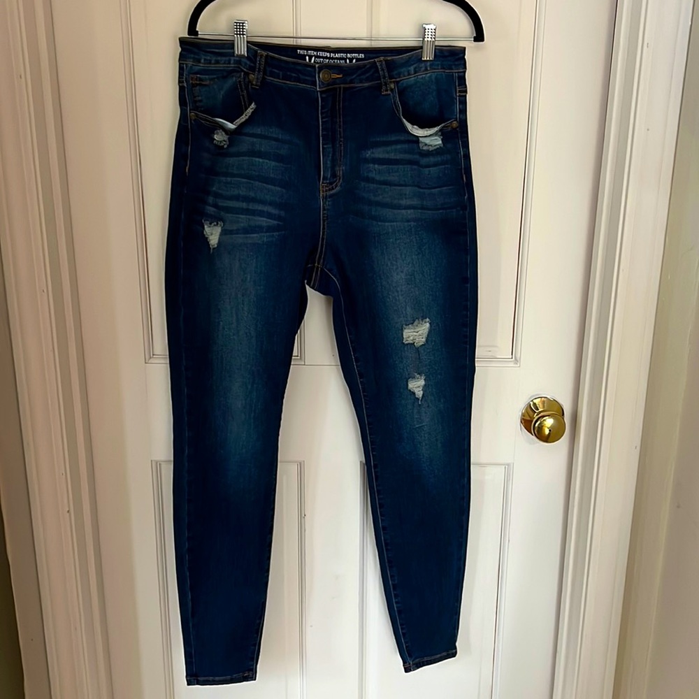 Grace and Lace distressed skinny jean.